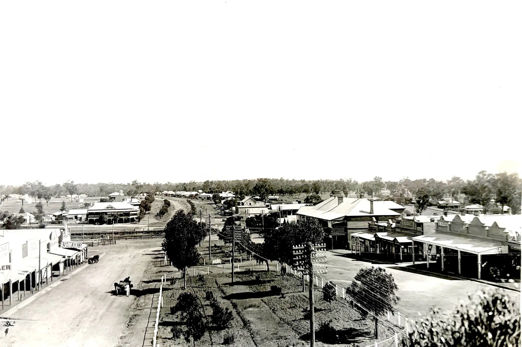 <p>Cowabbie Street, Coolamon (circa 1924-1928).</p>\\n