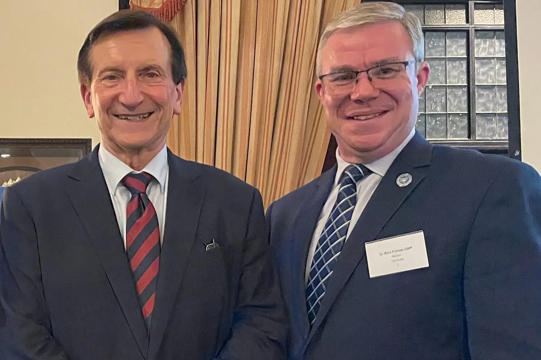 <p>NSW Minister for Local Government, the Hon Ron Hoenig MP and CMA Chairman, Mayor Rick Firman of Temora Shire, when they caught up in Sydney recently. </p>\\n