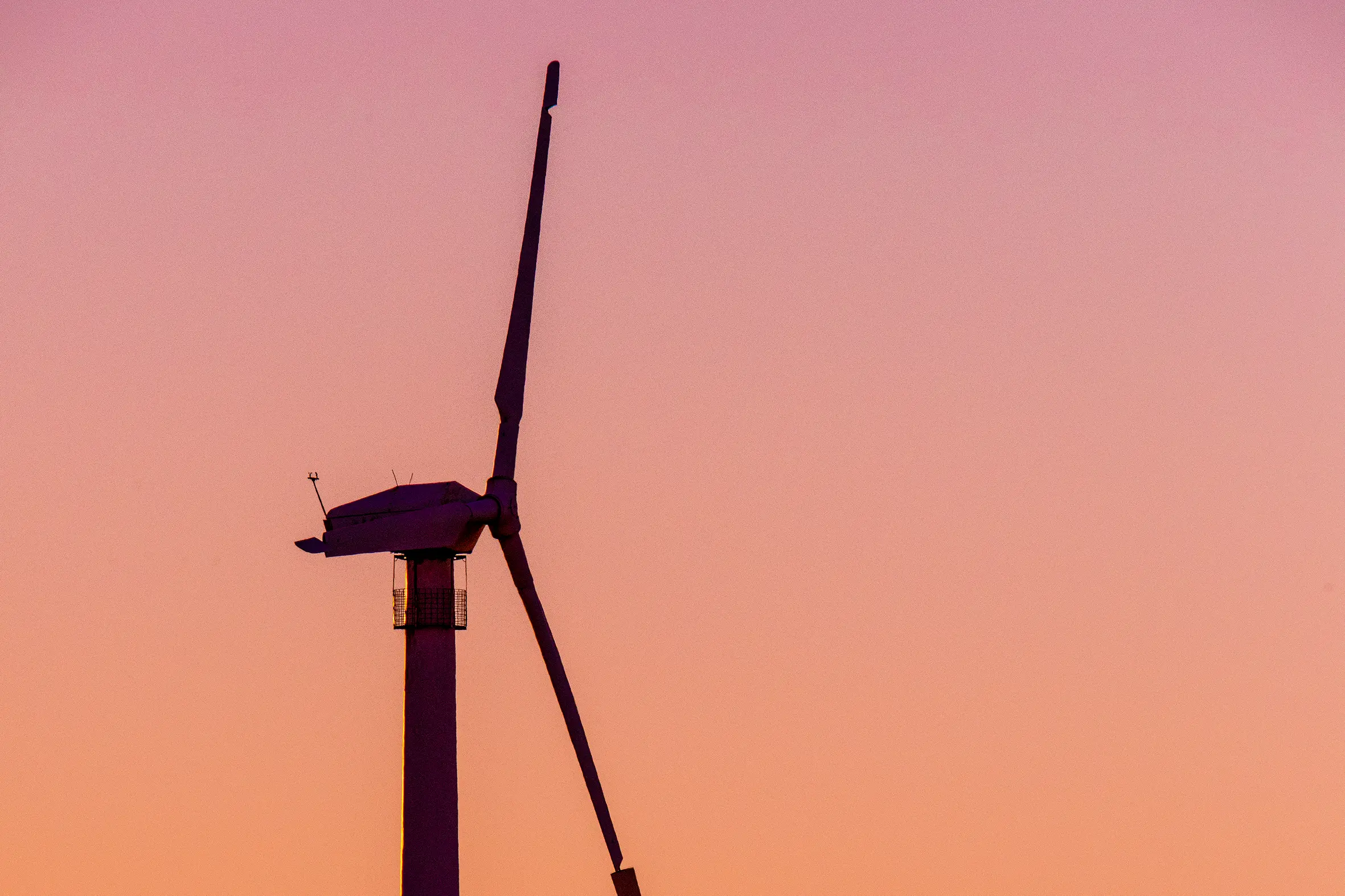 <p>Local governments could receive payments from renewable energy projects .</p>\\n