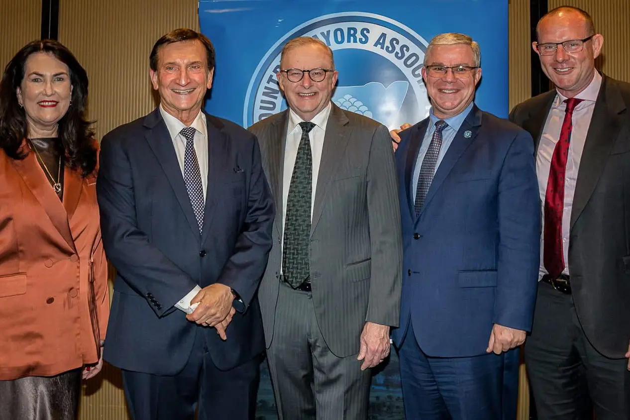 <p>Labor Senator for NSW, Deborah O\\'Neill, NSW Minister for Local Government, Ron Hoenig MP, Prime Minister of Australia, Anthony Albanese MP, CMA Chairman, Mayor Rick Firman of Temora Shire and LGNSW President, Mayor Darcy Byrne.</p>\\n