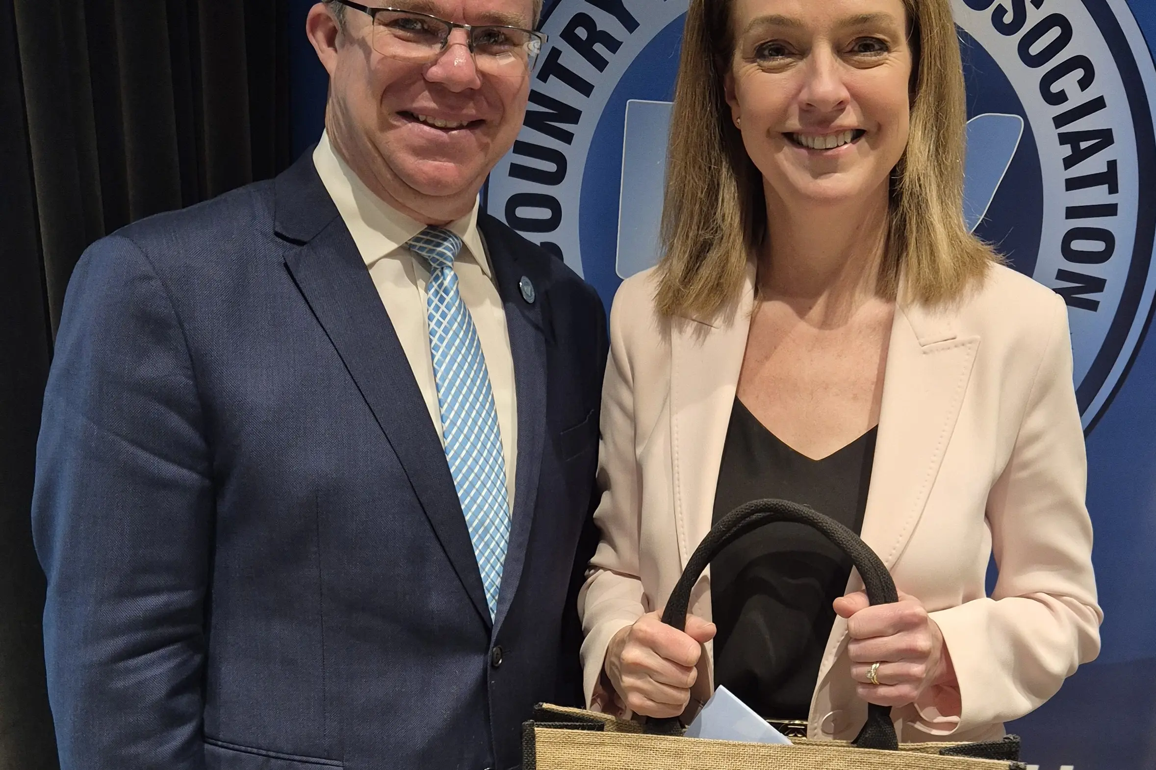 <p>CMA Chairman, mayor Rick Firman of Temora Shire and NSW Opposition Leader Ms Kellie Sloane MP.</p>\\n